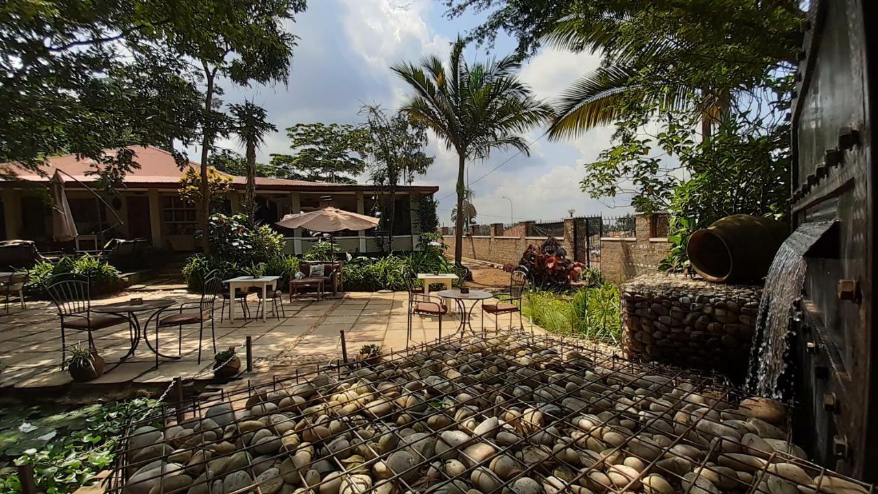 Gately Inn Entebbe Exteriör bild